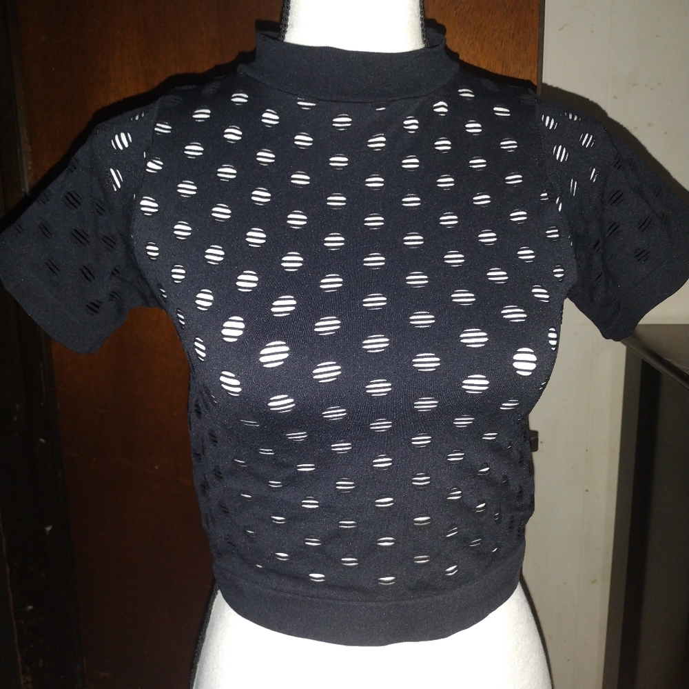 BLACK HOLLOW OUT TOP🖤 - Picture 3 of 5